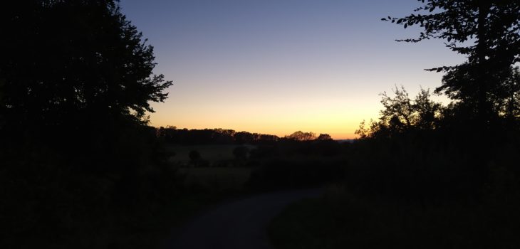 coucher de soleil sur la campagne